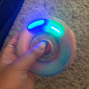 Cool spinning poper toy 3/1